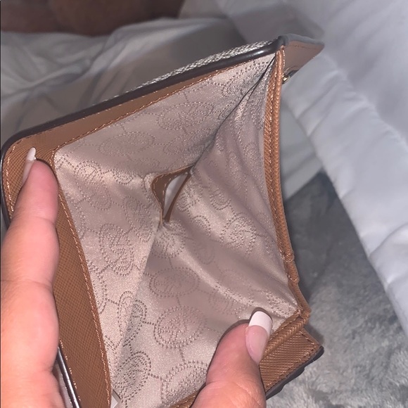 BRAND NEW MK WALLET - Picture 3 of 4